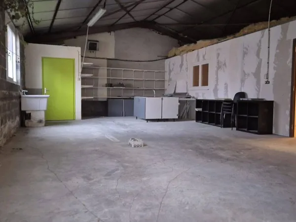 Local 104 m² 