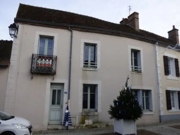 Votre agence France Loire Aubigny S/Nère vous propose cette maison à la location sur la commune 