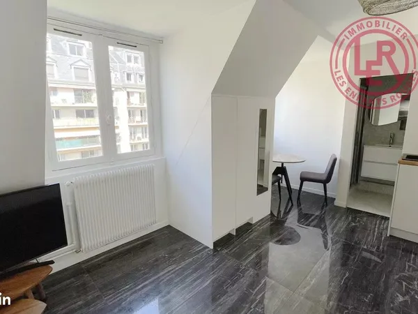 Studio 1 pièce 24 m² 