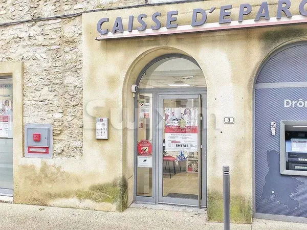 Local commercial 4 pièces 47 m² 