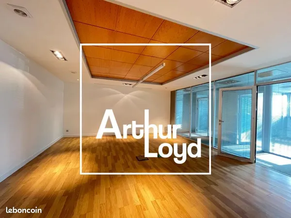 Bureaux 1 443 m² 