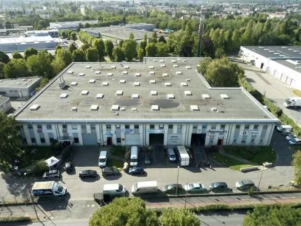 Local d'activité 1057 m² 