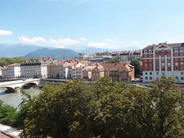 QUAI DE FRANCE - VUE ISERE - T2 MEUBLE EN DUPLEX DE 44M2 A L 