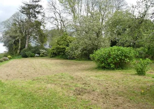 Terrain 696 m² 