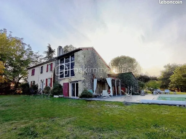 Maison 7 pièces 210 m² 