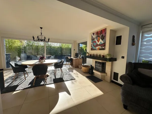 Splendide maison avec belles prestations idéalement située 