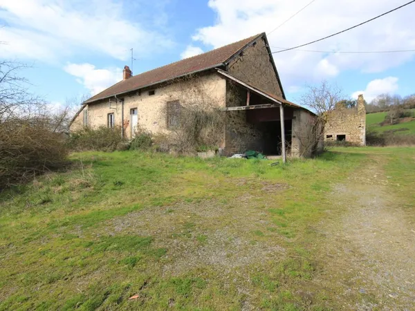 Corps de Ferme à vendre sur 40 ha de pré 