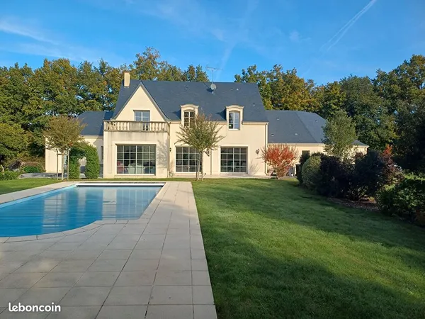 Propriété 8 pièces 220 m² 