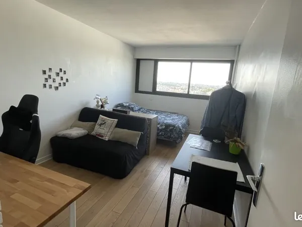 Studio à vendre Hôtel de Ville de Créteil avec parking 