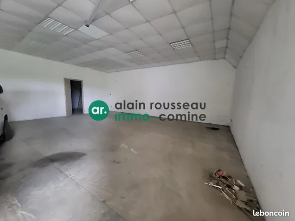 Local 165 m² Saint-Barthélemy-d'Anjou 