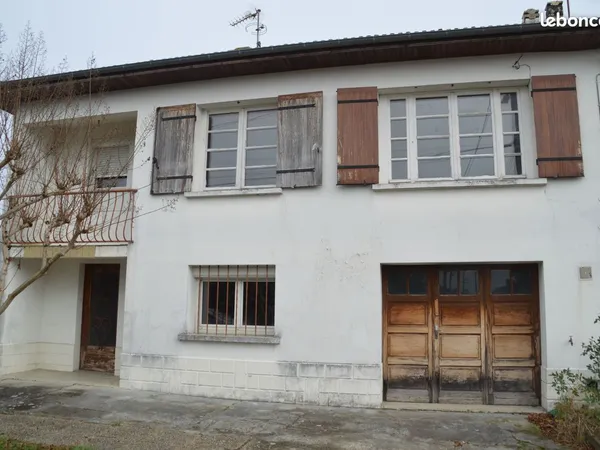 Villa mitoyenne d'un côté 