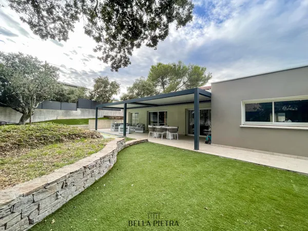 À louer - Superbe villa de plain-pied de 192 m2 à Sussargues 