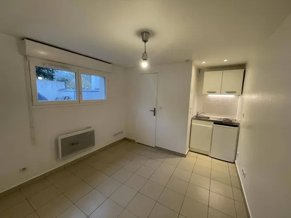 Studio 1 pièce 14 m² 