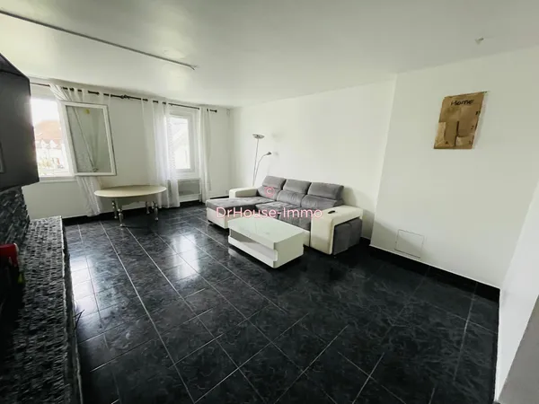 Charmante maison mitoyenne d'un côté - 110 m² - Jardin - 230 000 € à Nogent-sur-Oise 