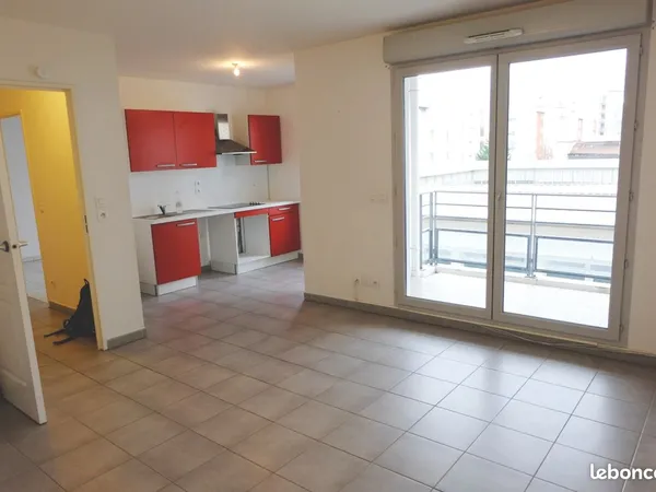Location T2 46m2 avec garage, proche hôpital Mermoz, quartier Bachut Transvaal 