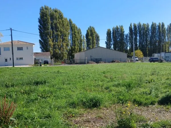 Terrain à bâtir à Listrac-Médoc (33480) 