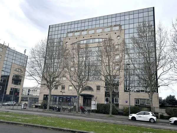 Bureaux 374 m² 