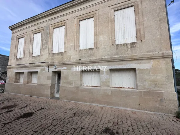 BELLE BATISSE EN PIERRE PROCHE COMMODITES 