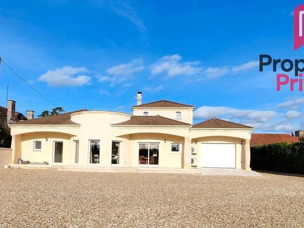 Propriété 7 pièces 195 m² 
