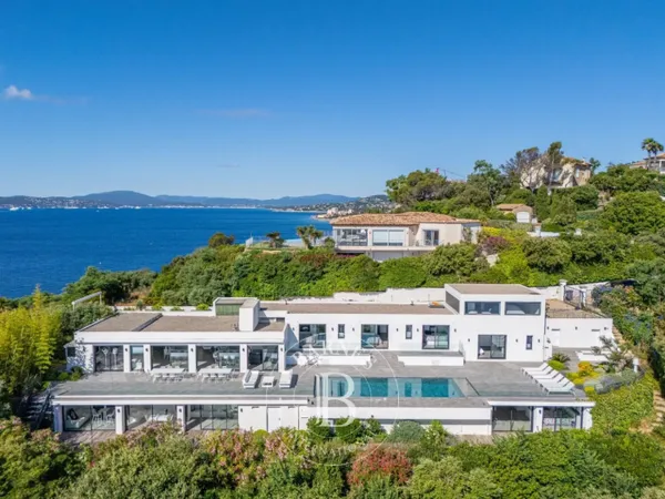 LOCATION SAISONNIÈRE - SAINTE-MAXIME - VUE MER PANORAMIQUE - 6 C 
