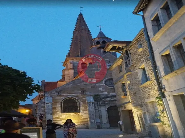 Au coeur de la Bourgogne viticole, dans la charmante comm.... 