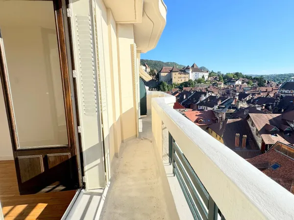Annecy , Quartier prisé - T2 de 44 M2 en dernier étage 
