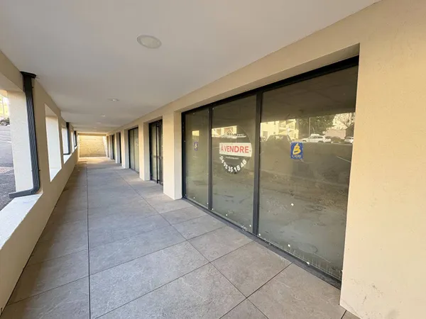 Local commercial 84 m² 