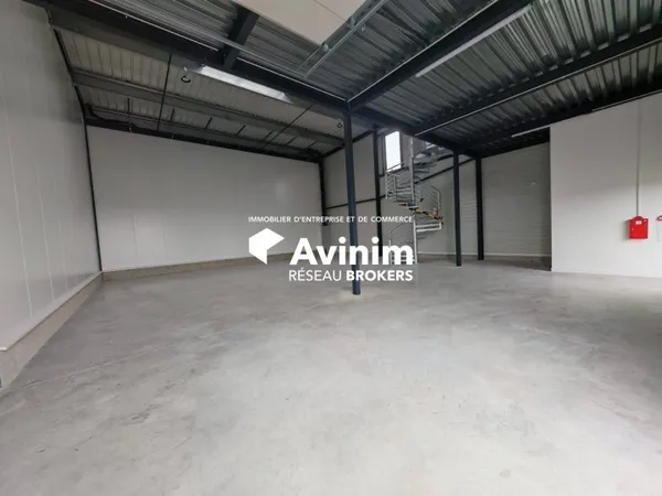 Local d'activité 295 m² 