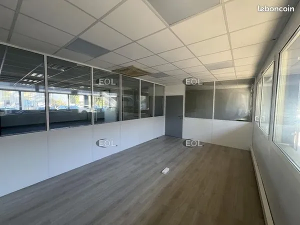 Bureau 210 m² 