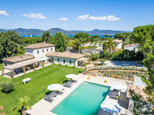 Maison 8 pièces 313 m² 
