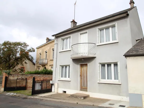 Vends maison de village - 105.98m² - 5 pièces, 3 chambres - Bourbon-Lancy 71140 
