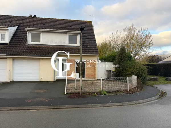 Maison familiale semi individuelle ! 