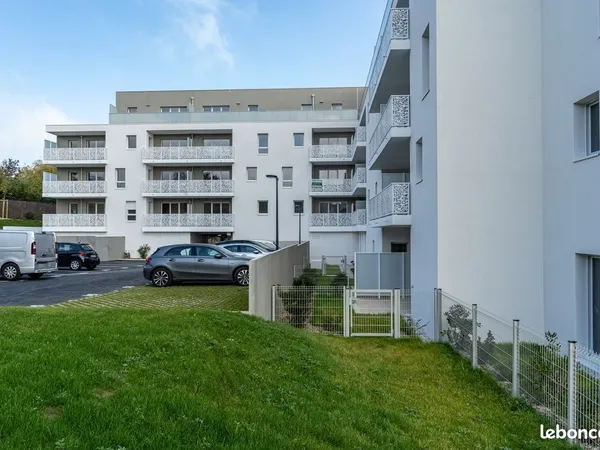 Studio 1 pièce 35 m² 