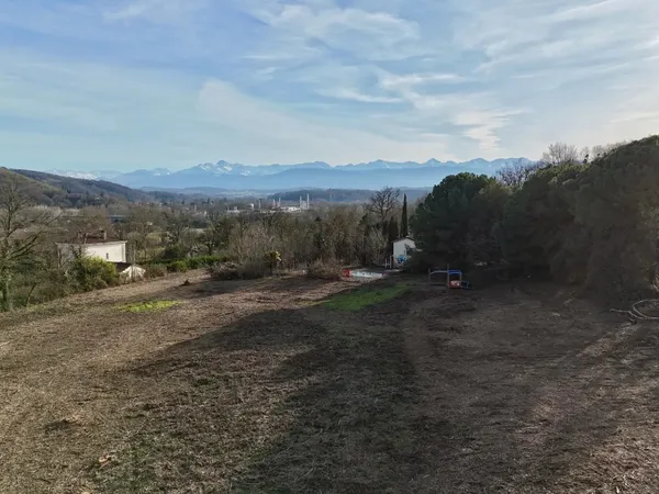 Terrain à vendre de 1412m2 avec vue sur les Pyrénées 
