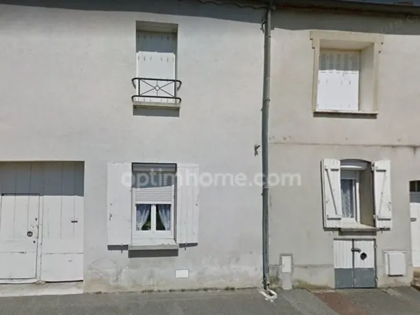 Donnemarie Dontilly, maison avec jardin, deux granges et garage 