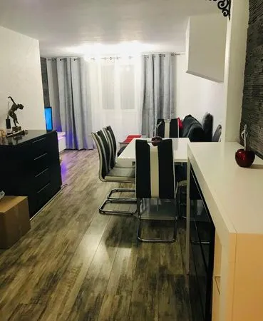 Maison de ville meublée Triplex - 159 m² - Baume-les-Dames 