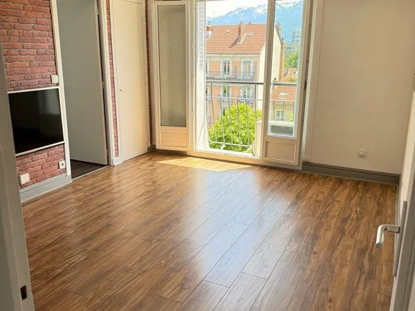 Appartement 45m2 avec petit balcon 