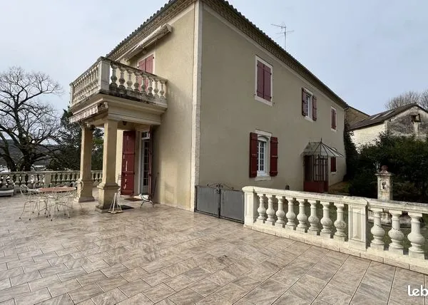 Maison 8 pièces 300 m² 