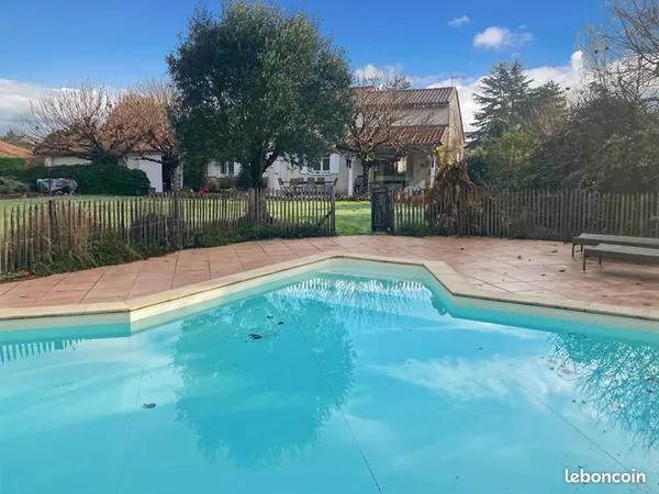 Maison 6 pièces 234 m² 