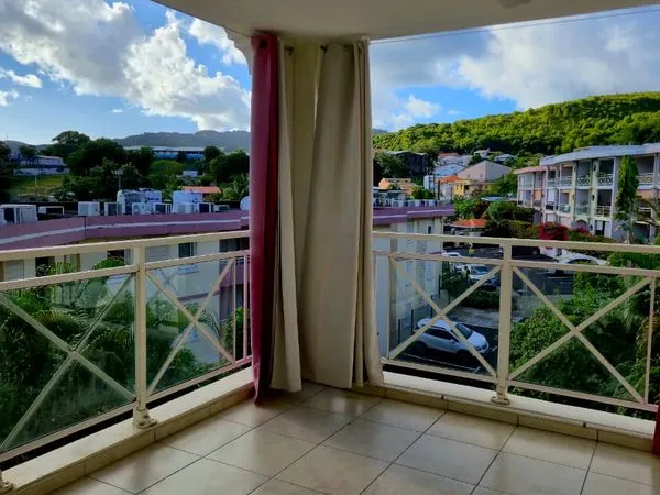 Appartement F2 à louer non meublé - LE MARIN proche marina 