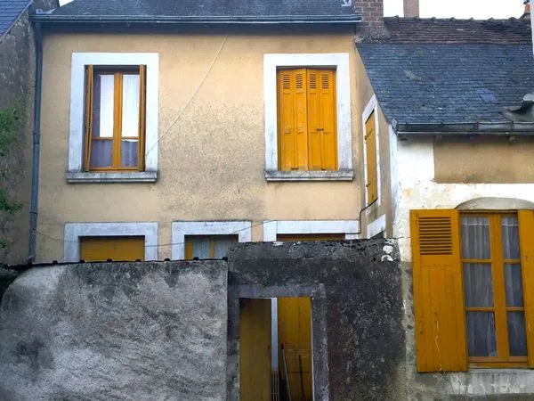 Maison ancienne à rénover Vaas, proche Loir 