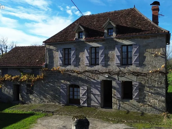 Corps de ferme en pierres a 10 mn de meyssac 