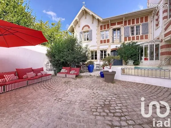 Maison 7 pièces 272 m² 