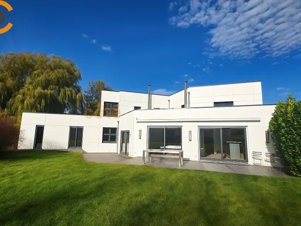 Maison 8 pieces - 231 m² 