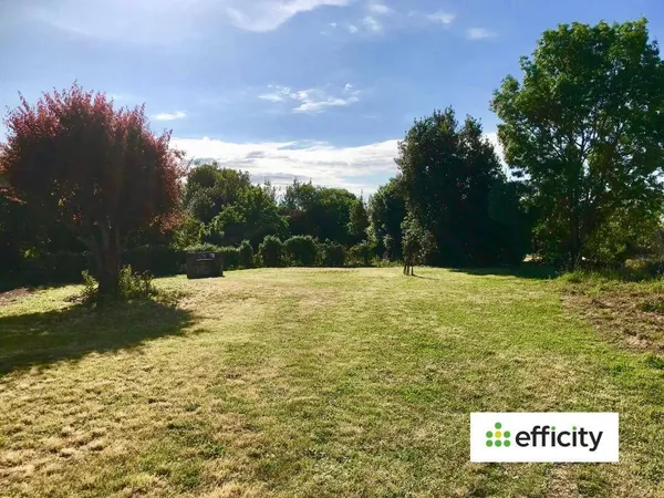 Terrain constructible 725 m² 