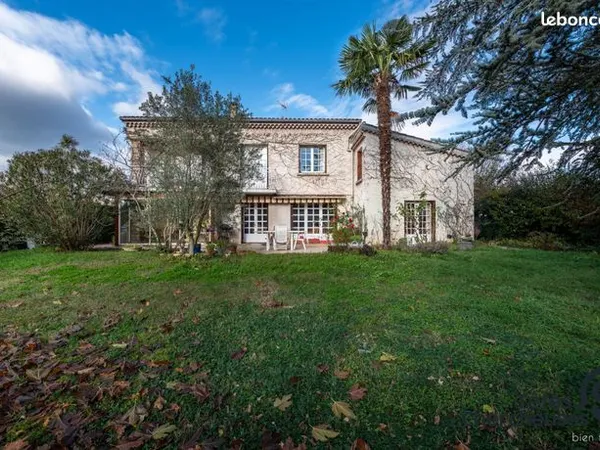 Maison 8 pièces 220 m² 