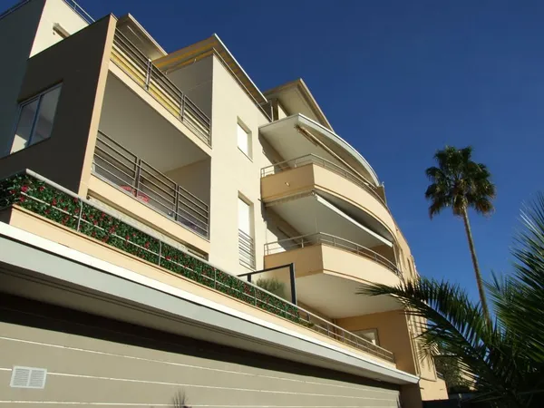 EXCLUSIVITE MLS : Proche Port Fréjus 2 