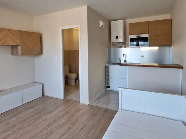 Studio meublé quartier hôpital 