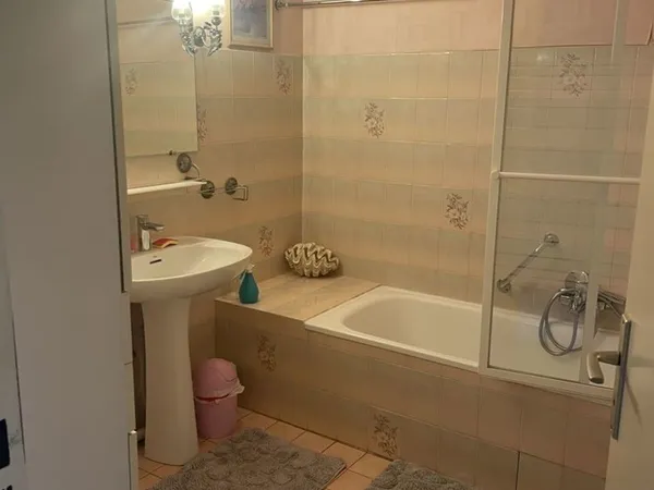 3 pièces transformé en grand 2 pièces de 67 m2 