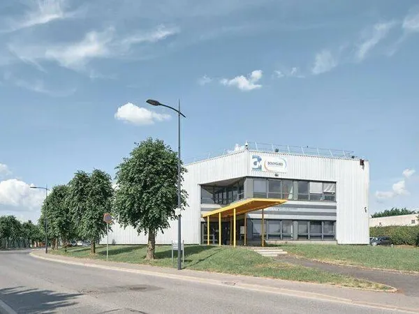 Local d'activité 1040 m² 